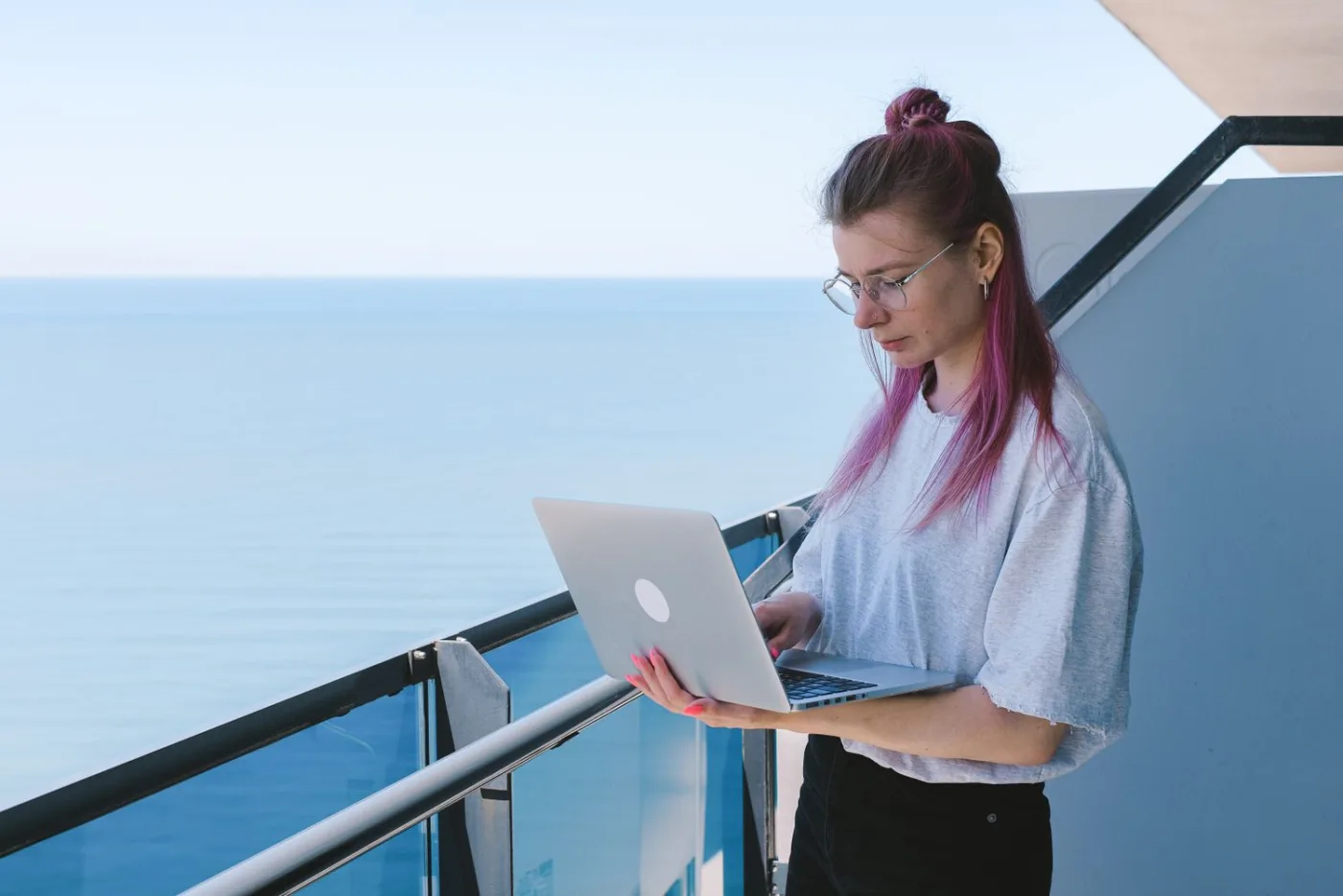 Trabalho remoto com vista para o Mediterrâneo